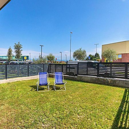 Апартаменты Una Terrazza Sul Lago A2 Con Piscina By Wonderful Italy Пескьера-дель-Гарда Экстерьер фото