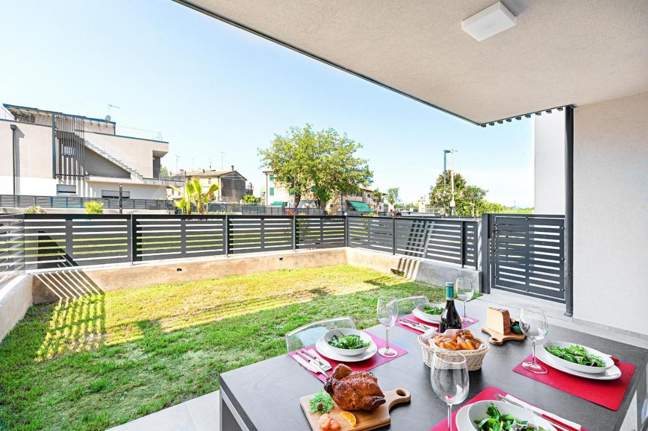 Апартаменты Una Terrazza Sul Lago A2 Con Piscina By Wonderful Italy Пескьера-дель-Гарда Экстерьер фото